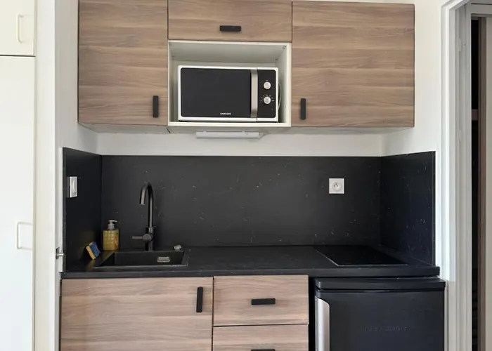 Super Climatise Sur Le Port De Hyères